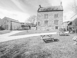 Llanthony Secunda Manor